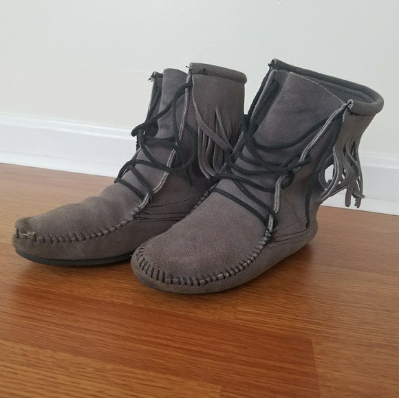 Minnetonka Shoes - Minnetonka fringe boots